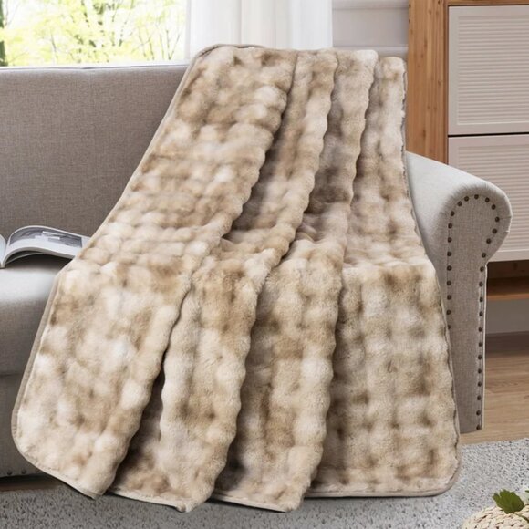 Brentwood Oversized Waterproof Pet Blanket and Furniture Protector, Bubble Fur - Picture 1 of 5
